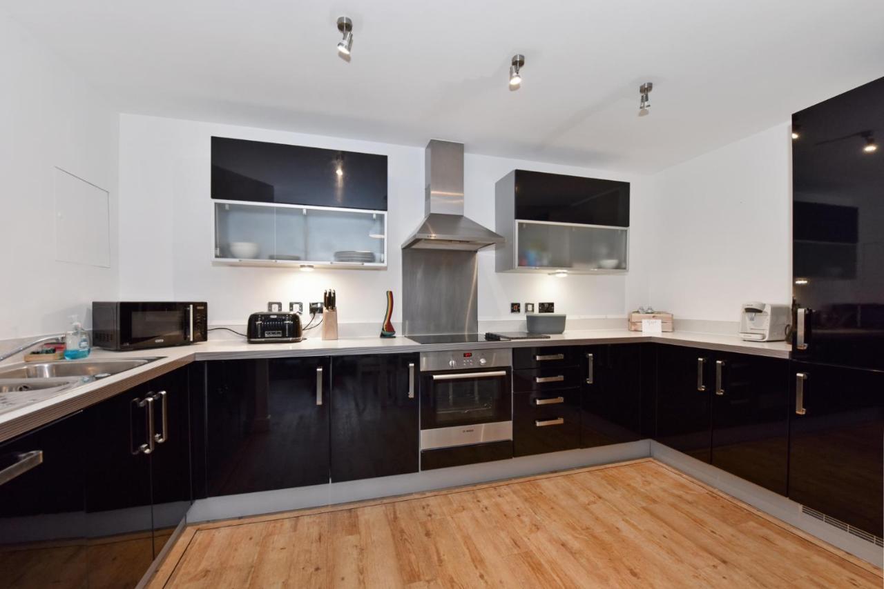 The Vizion Serviced Apartments From Pincott Properties - Free Parking, Private Balcony, And Wifi Милтон-Кейнс Экстерьер фото
