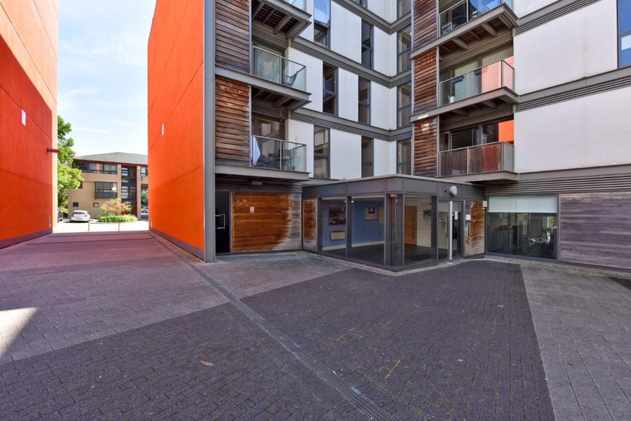 The Vizion Serviced Apartments From Pincott Properties - Free Parking, Private Balcony, And Wifi Милтон-Кейнс Экстерьер фото
