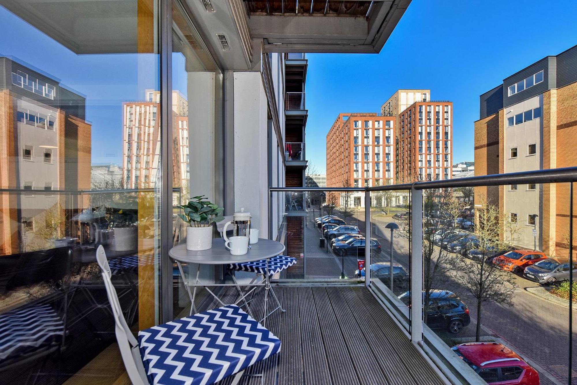 The Vizion Serviced Apartments From Pincott Properties - Free Parking, Private Balcony, And Wifi Милтон-Кейнс Экстерьер фото