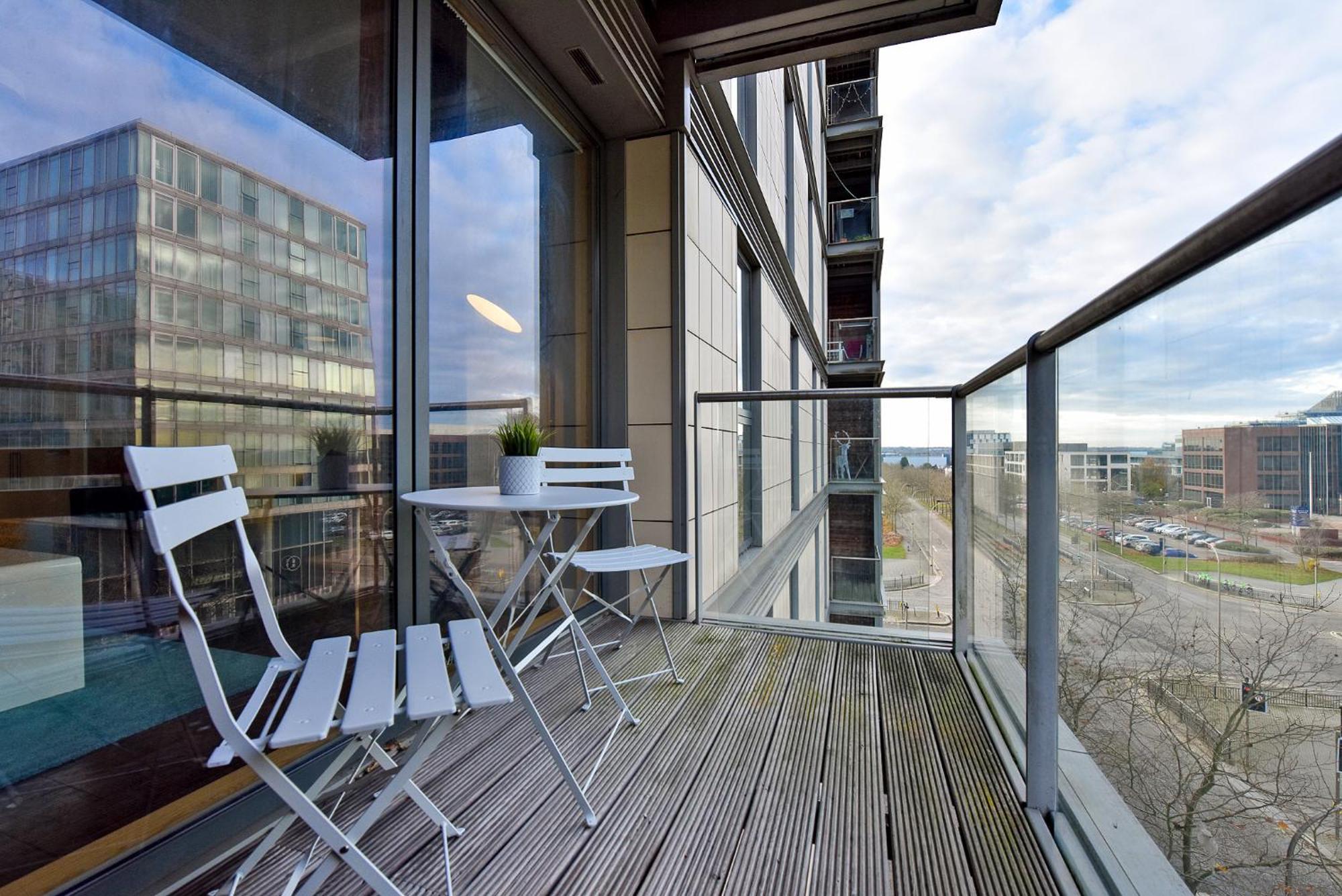 The Vizion Serviced Apartments From Pincott Properties - Free Parking, Private Balcony, And Wifi Милтон-Кейнс Экстерьер фото