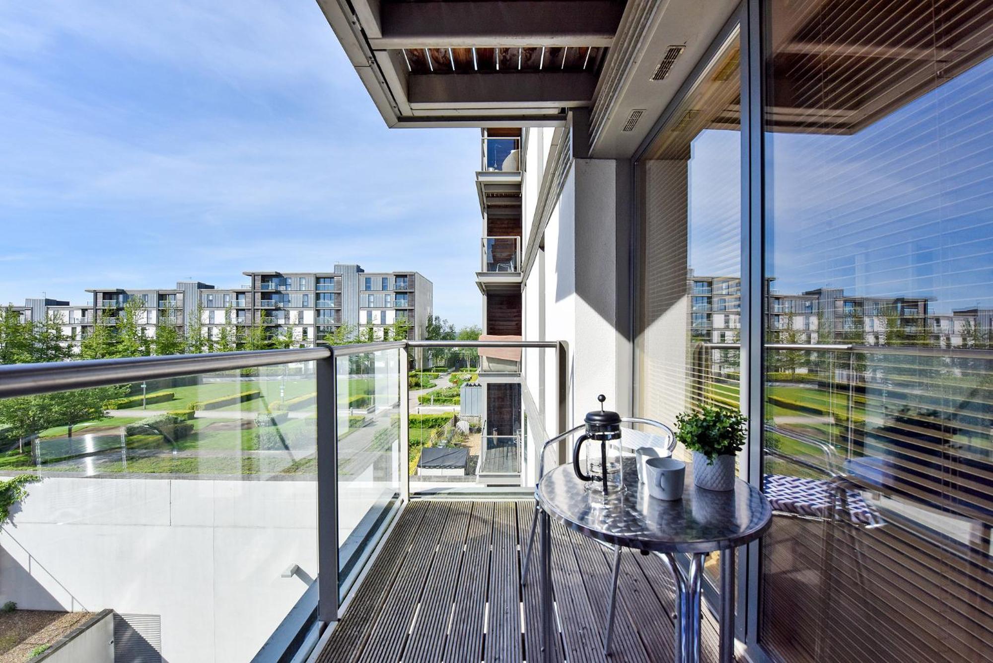 The Vizion Serviced Apartments From Pincott Properties - Free Parking, Private Balcony, And Wifi Милтон-Кейнс Экстерьер фото