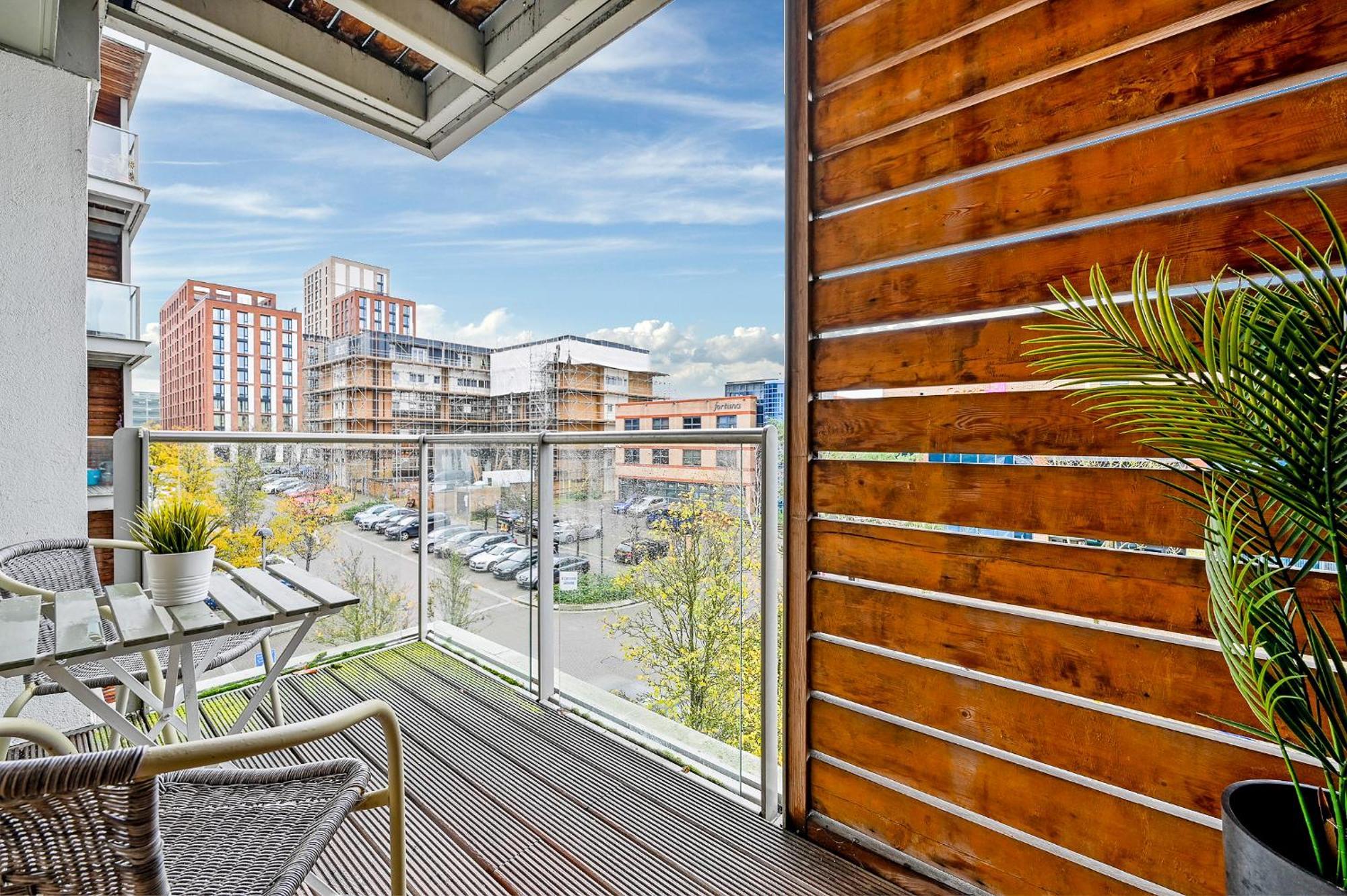 The Vizion Serviced Apartments From Pincott Properties - Free Parking, Private Balcony, And Wifi Милтон-Кейнс Экстерьер фото
